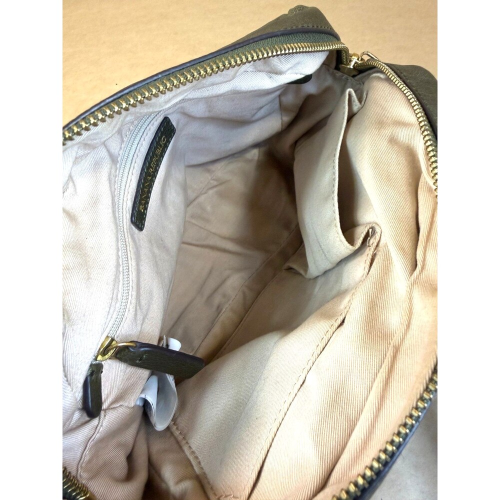 Banana Republic Vintage Camera Crossbody Bag in Dark Olive Green #404499 - Picture 6 of 16